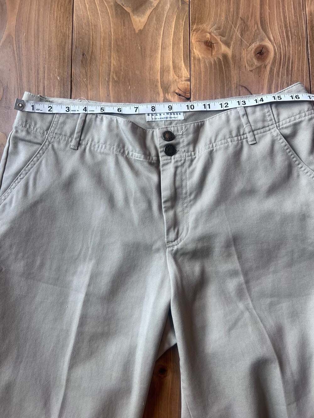 Crazy Horse by Liz Claiborne Beige Capri Pants 12* - Picture 5 of 6